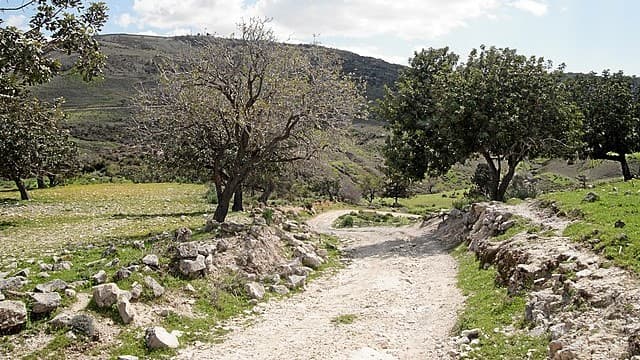 Backpacking Routes Across Cyprus’s Hidden Paths